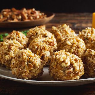 Low-Carb Mini Bacon Chive Cheeseballs on a plate