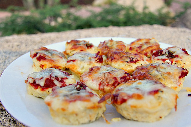 Low-Carb Appetizers: Mini Chicken Pizza Bites