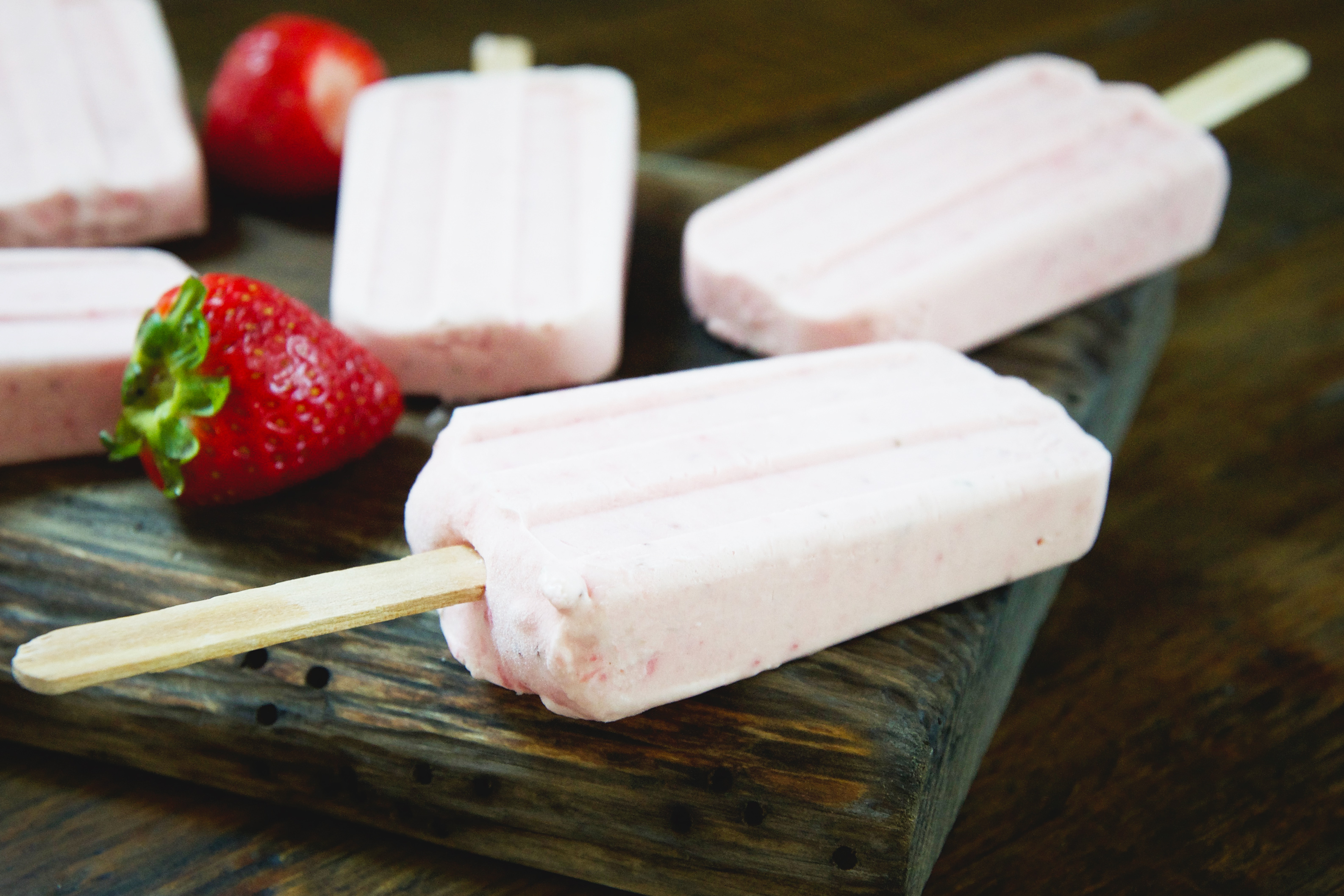 Low-Carb Strawberry Cream Popsicles