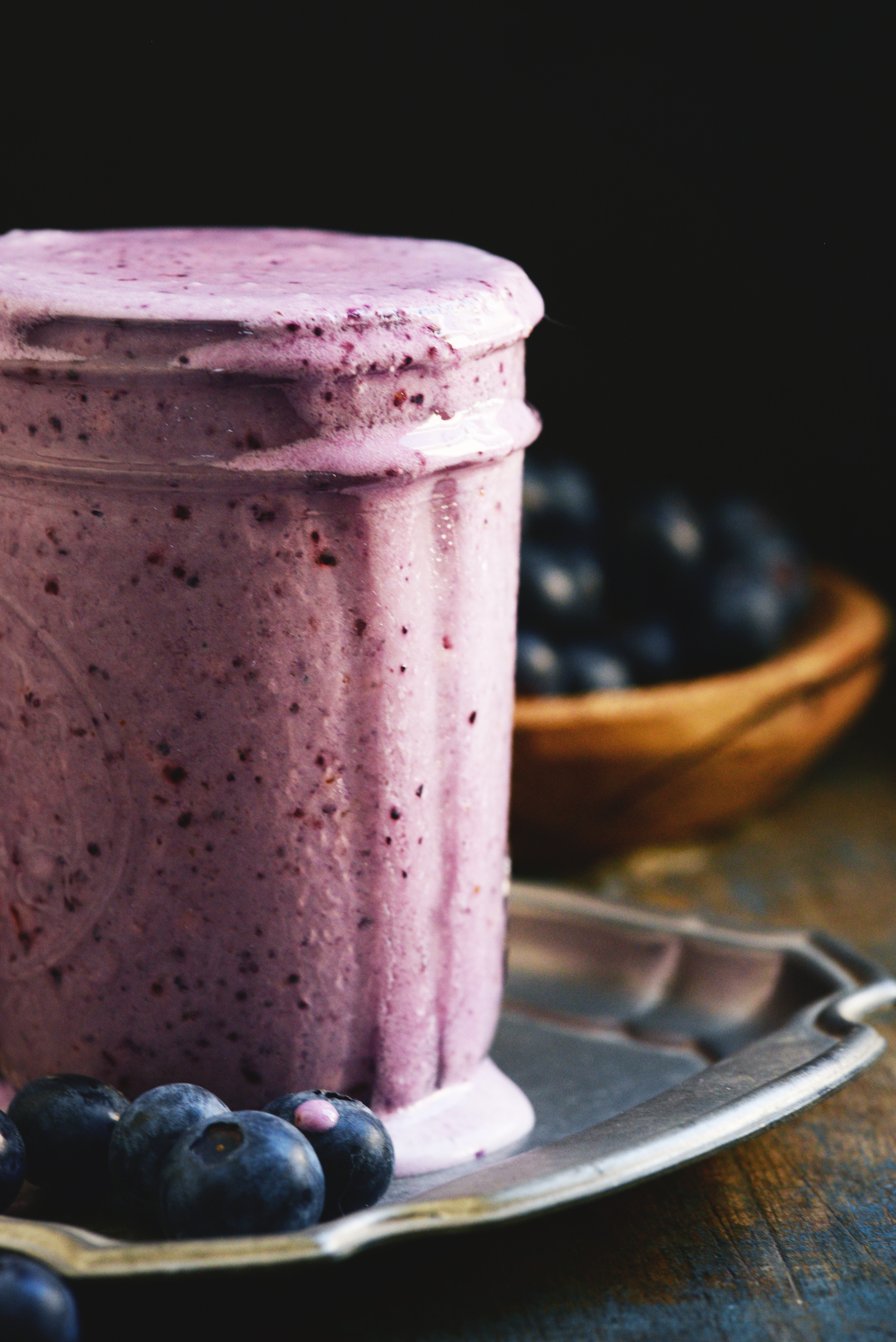 Low-Carb Blueberry Smoothie-in a pint jar.