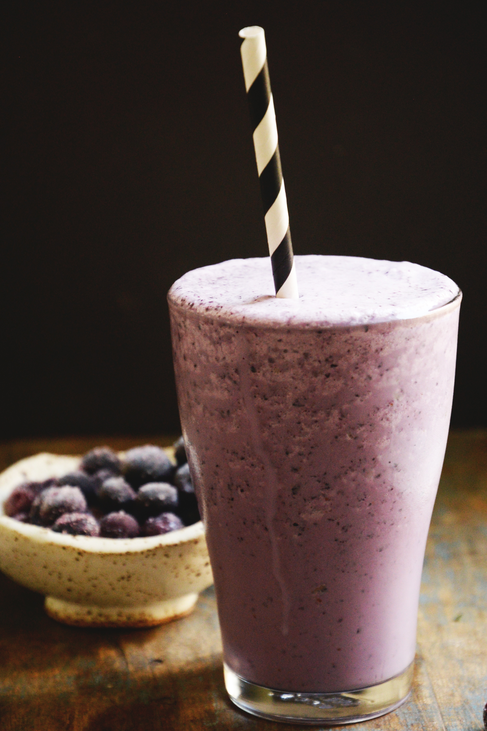 Low-Carb Blueberry Smoothie with paper straw.