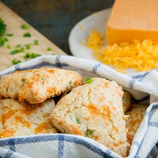 Low-Carb Cheddar Biscuits -Recipe photo