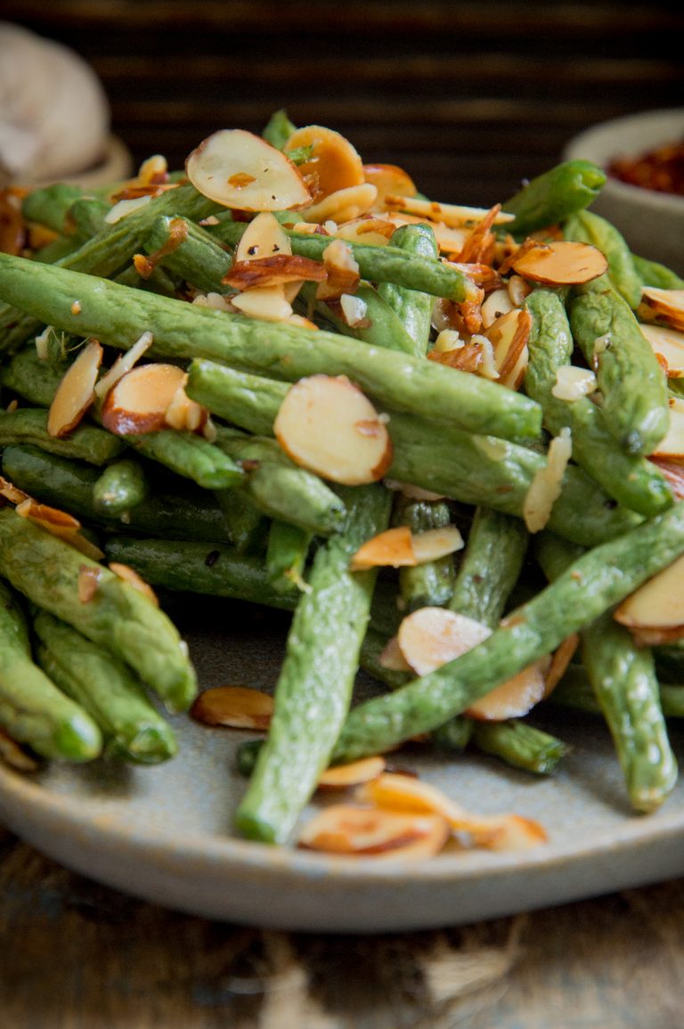 Low-Carb Garlic Almond Roasted Green Beans Recipe - Simply So Healthy