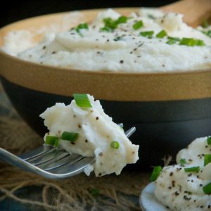 Keto Mashed Cauliflower with Recipe for Sour Cream and Chives